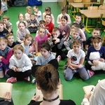 Czytanie w dolnej świetlicy (2).jpg