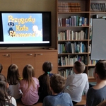 Dzieci z górnej świetlicy na zajęciach w czytelni (1).jpg