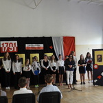 Przemawia Pani Wicedyrektor Szkoły Marta Grzybowska..JPG