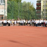 Uczniowie klasIV - VIII podczas inauguracji roku szkolnego 2023_2024.jpg