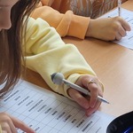 Dzieci podczas zajęć na podstawie materiałów z Muzeum Polin (1).jpg