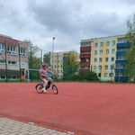 10 dziewczynka na rowerze.jpg