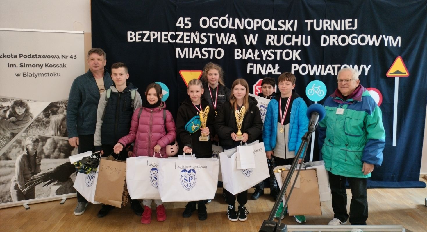 grupa zwycięzców z SP 43.jpg