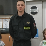 Dzieci ze świetlicy otrzymują dplomy  za udział w akcji GIGA LAURKA (2).jpg