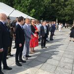 Laureaci Konkursu i Olimpiady na płycie Grobu Nieznanego Żołnierza (2).JPG