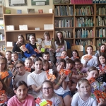 Uczniowie z aktywu bibliotecznego podczas przedwakacyjnego spotkania (3).jpg