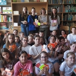Uczniowie z aktywu bibliotecznego podczas przedwakacyjnego spotkania (1).jpg