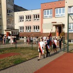 Klasy IV - VIII - rozpczęcie roku (2).JPG