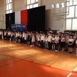 Ślubowanie klas I 2024 r - zdjęcie grupowe dzieci (1).JPG