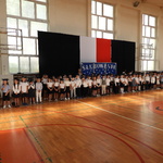 Ślubowanie klas I 2024 r - zdjęcie grupowe dzieci (3).JPG