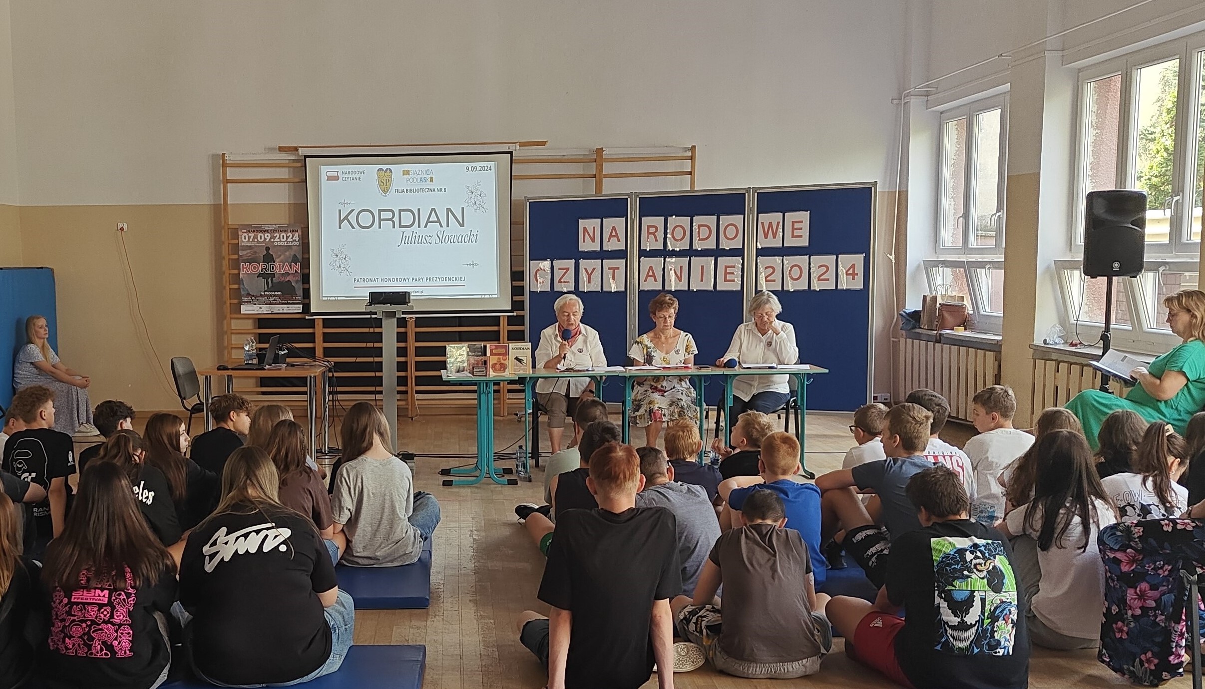 4 Seniorki czytają młodzieży fragmenty dramatu (5).jpg