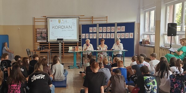 4 Seniorki czytają młodzieży fragmenty dramatu (5).jpg