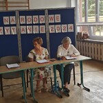 3 Kierownik Filii nr 8 wprowadza młodzież w świat Kordiana.jpg