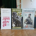 Trzy wojskowe tablice..jpg
