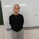 Dziewczyna stoi..jpg