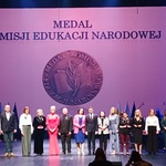 4 Nauczyciele uhonorowani medalem MEN_.jpg
