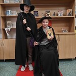 2 Czarodziejki przed przyjściem gości Hogwartu (1).jpg