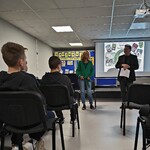 1 Dyrektor wita pisarkę.jpg