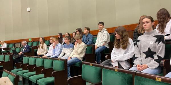 Uczniowie klasy 7c i 7d w Sejmie RP.jpg