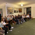 Uczniowie klasy 7c i 7d na wykładzie o historii polskiego sejmu w siedzibie Sejmie RP.jpg