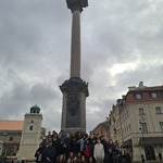Uczniowie i nauczyciele przy Kolumnie Zygmunta.jpg