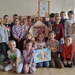 I b - dzieci z aktywu czytają pierwszoklasistom.jpg