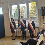 9a Poczet sztandarowy_ na widowni dyrekcja.jpg