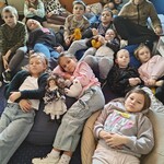 drugoklasiści słuchają fragmentu książki A Suchowierskiej - czyta autorka (4).jpg