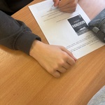 TEG 2024 - lekcje polskiego - uczeń uzupełnia kartę pracy.jpeg
