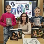 Spotkanie z Urszulą Gajdowską - pisarka i czytelniczki (2).jpg