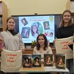 Spotkanie z Urszulą Gajdowską - pisarka i czytelniczki (1).jpg