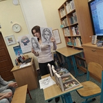 Spotkanie z Urszulą Gajdowską prezentacja prelegentki (3).jpg