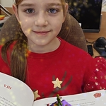 II A - dziecko ogląda książkę Mały Książe z AR (4).jpg