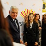 Wolontariuszka z prezydentem miasta (1).jpg