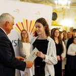 Wolontariuszka z prezydentem miasta.jpg